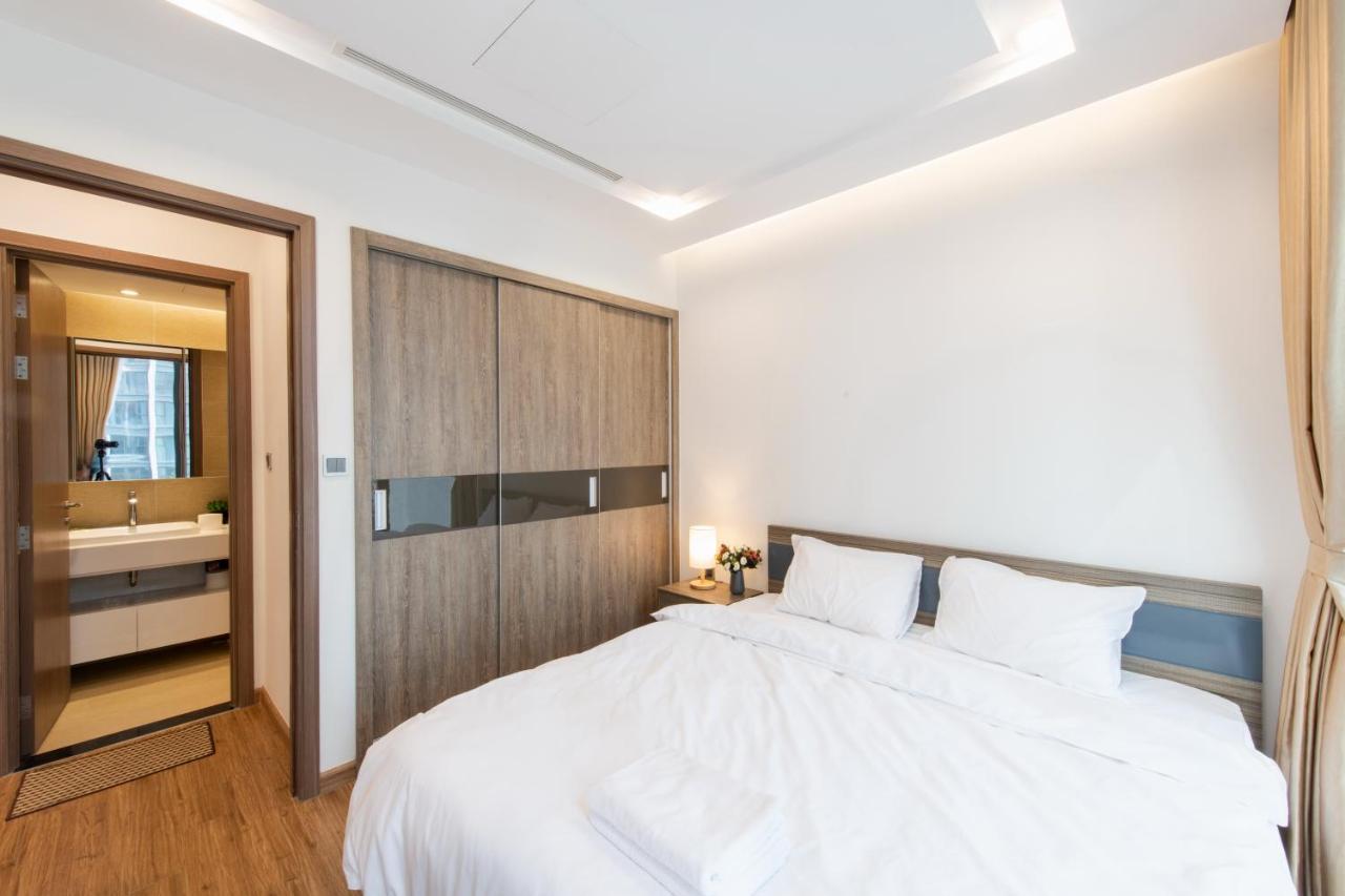 Hi-Home Suites - Vinhomes Metropolis Ханой Екстериор снимка