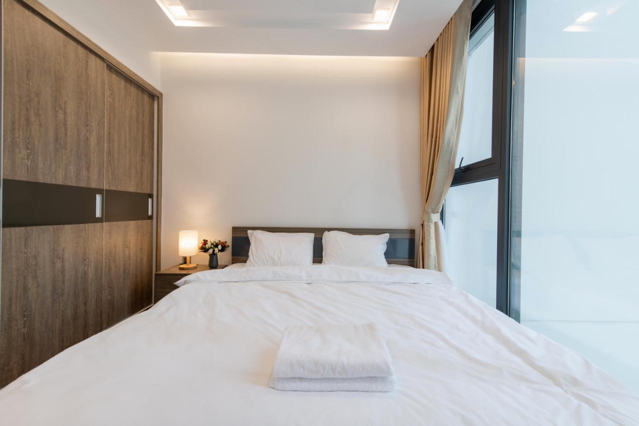 Hi-Home Suites - Vinhomes Metropolis Ханой Екстериор снимка