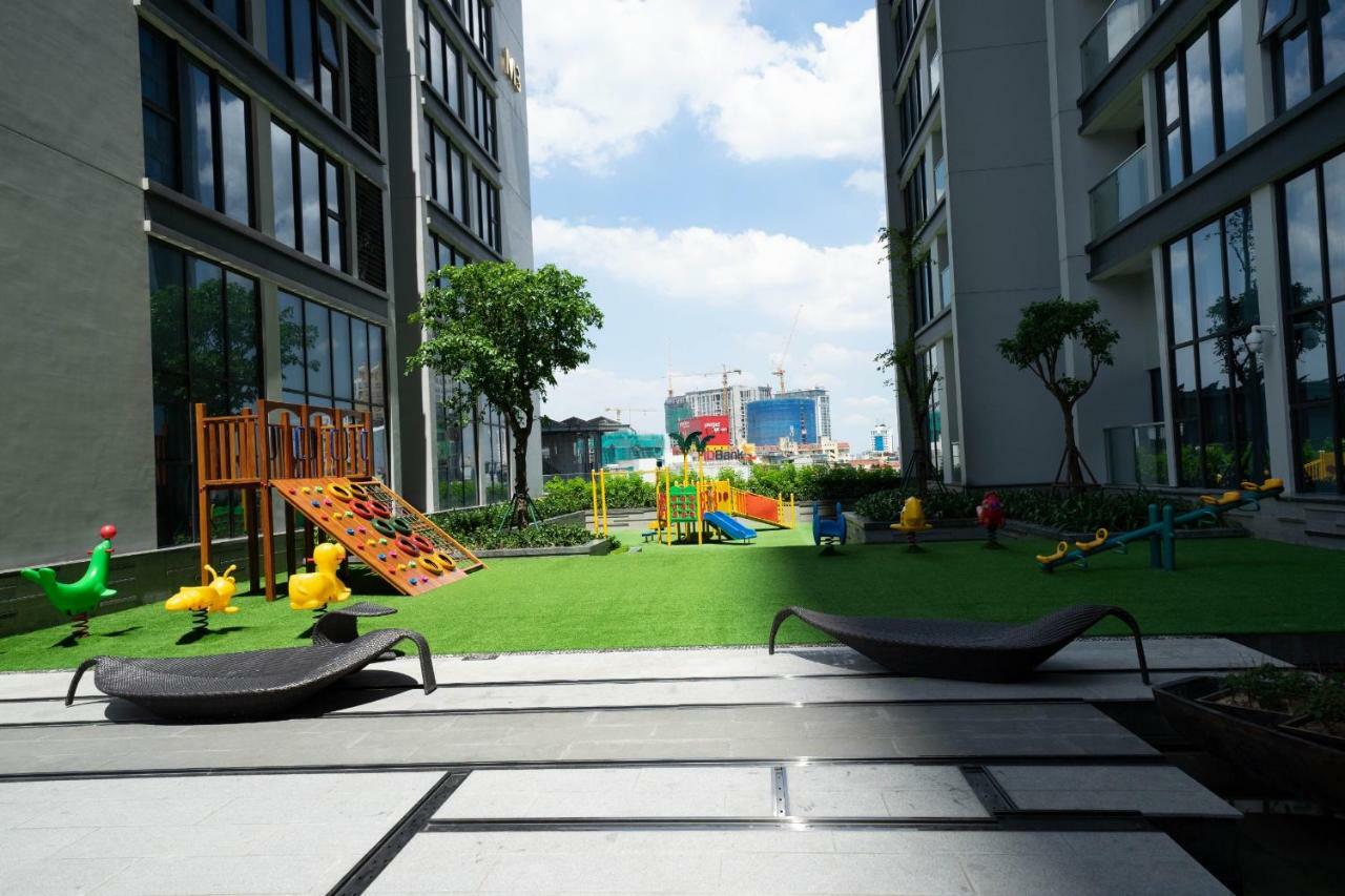 Hi-Home Suites - Vinhomes Metropolis Ханой Екстериор снимка