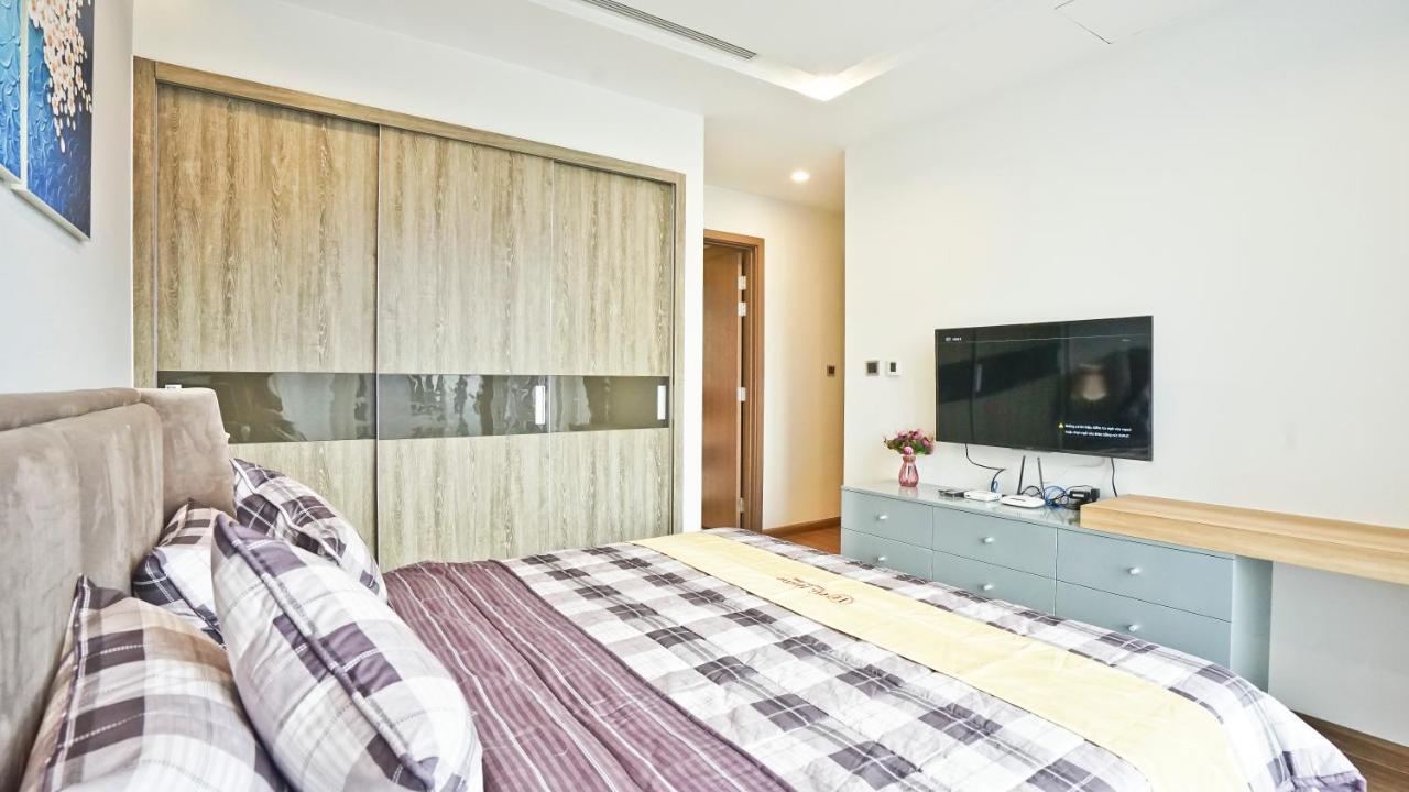 Hi-Home Suites - Vinhomes Metropolis Ханой Екстериор снимка